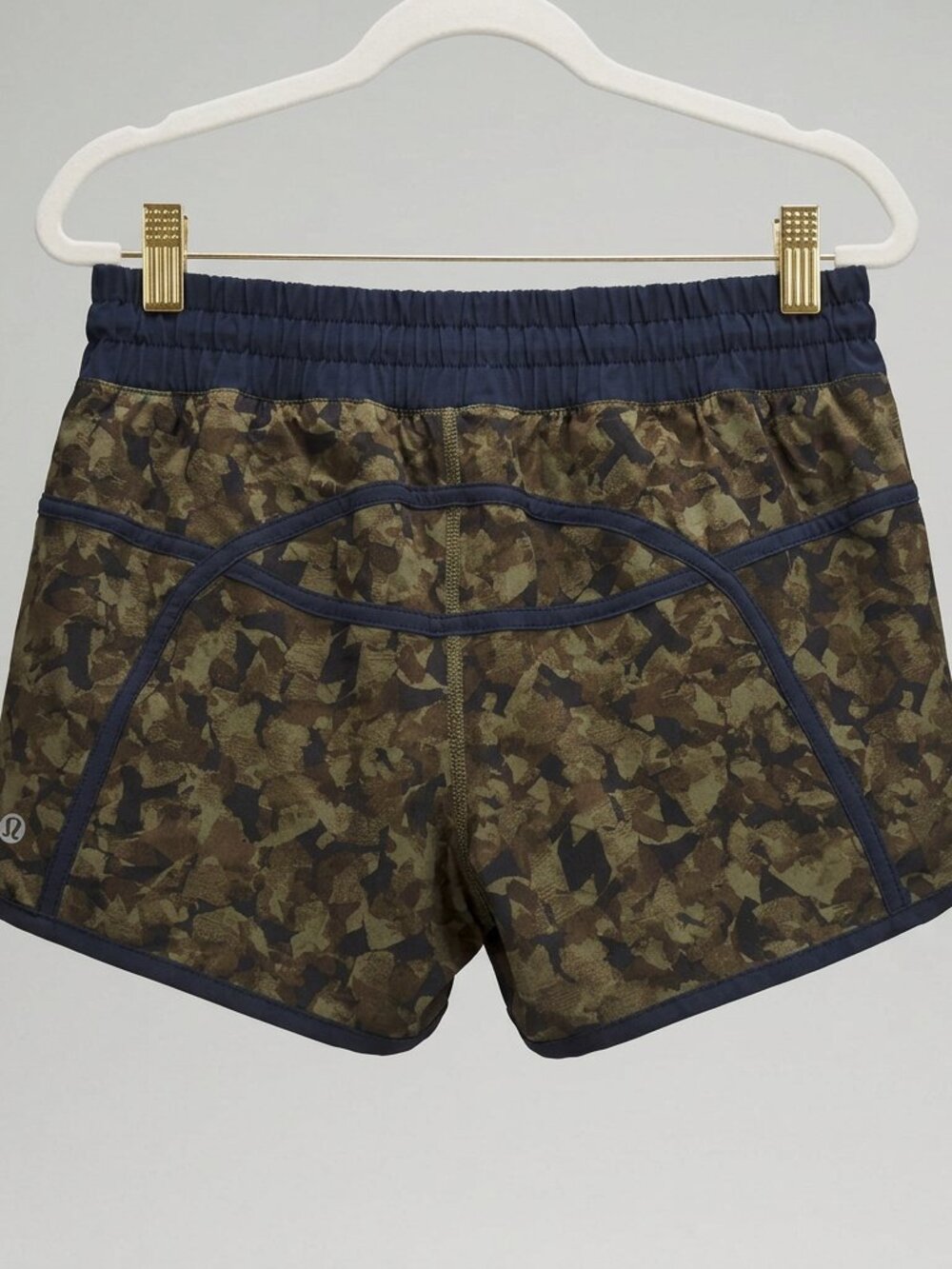 Lululemon Camo Running Shorts Size 6 - Picture 2 of 5